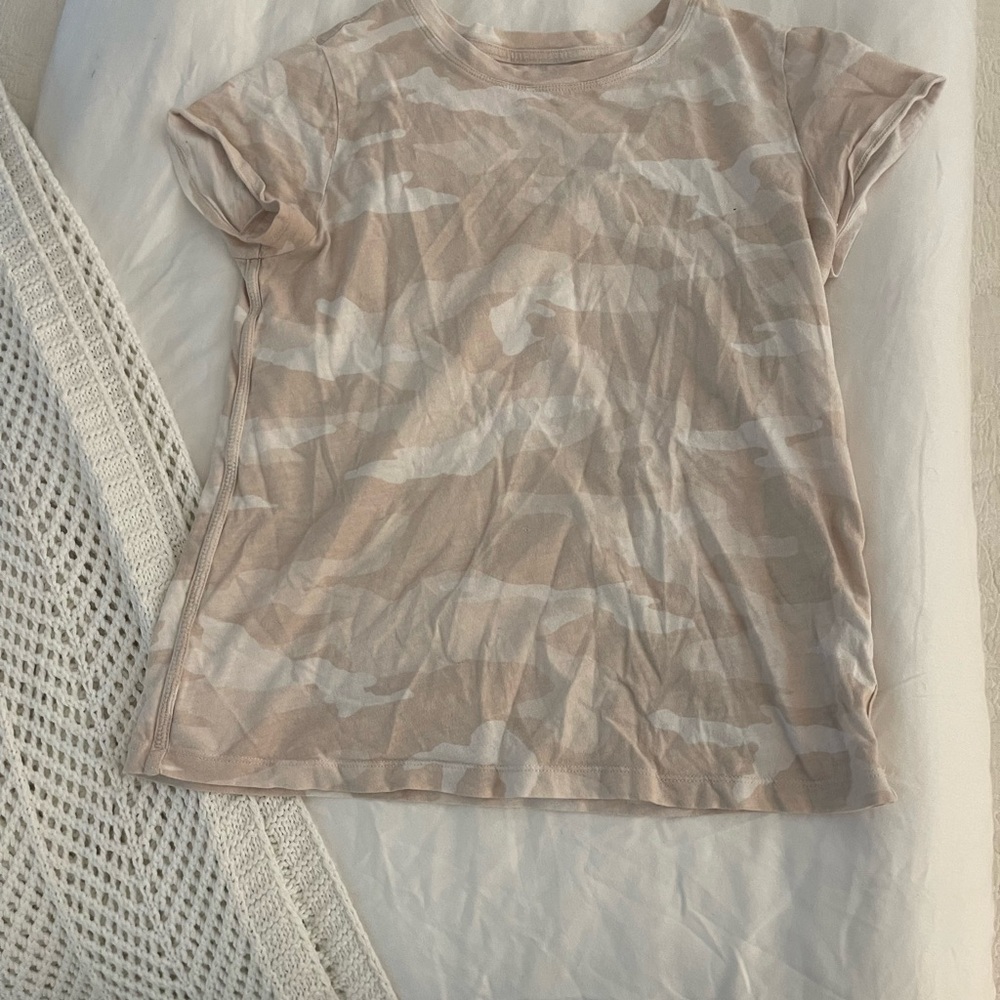 Athleta tan camo shirt